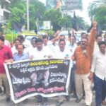 అక్రమ కేసులపై జర్నలిస్టుల నిరసన